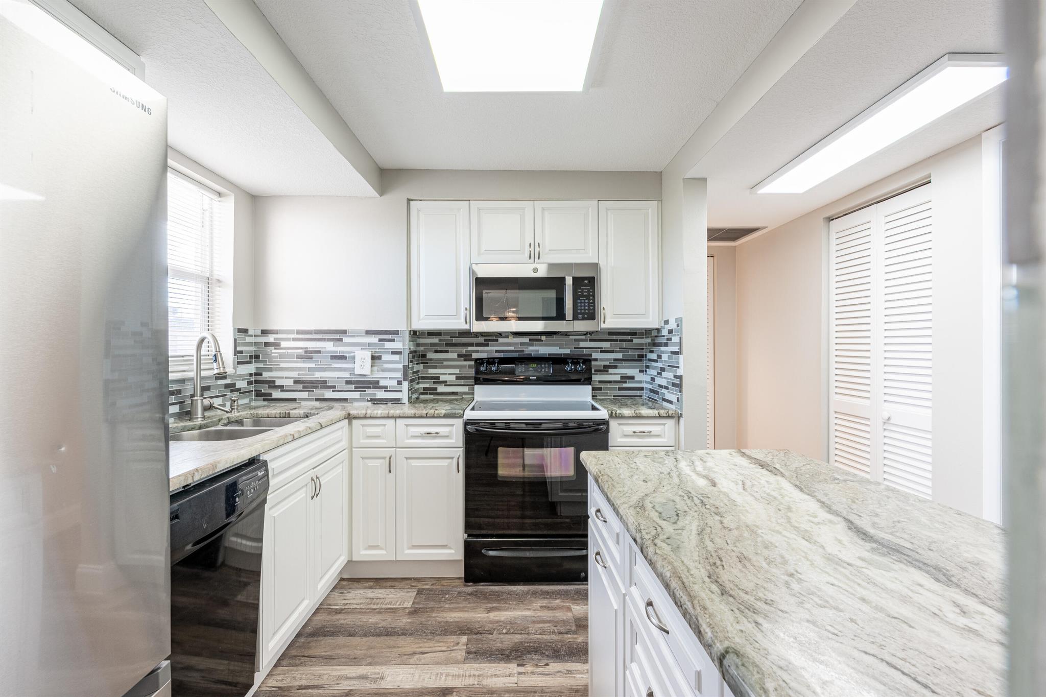 LAKESIDE VILLAGE CONDO 10 - Residential