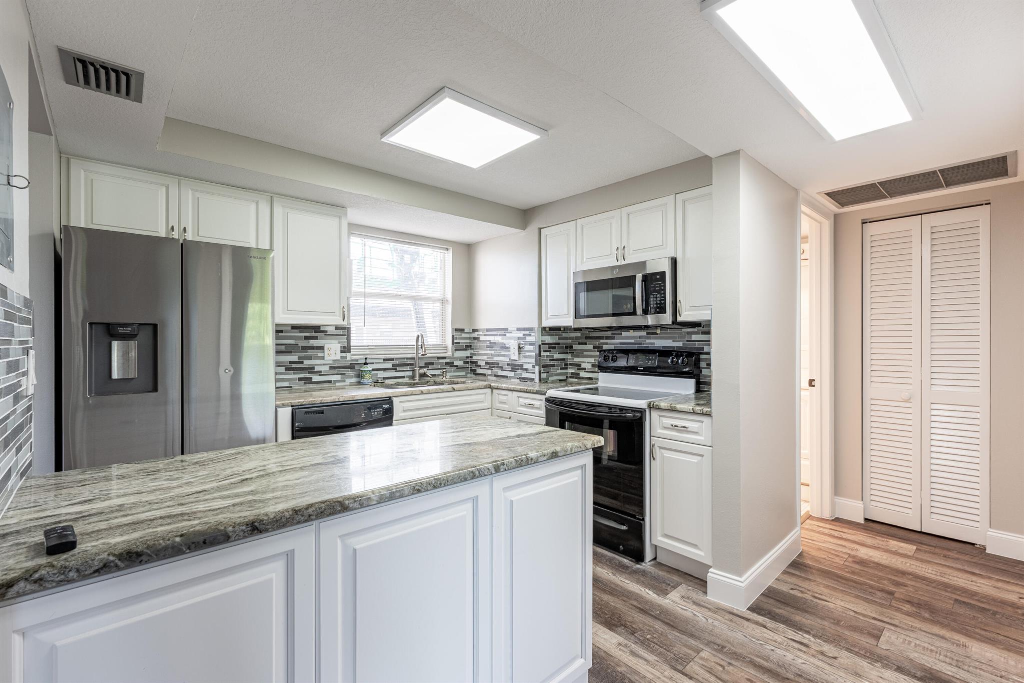 LAKESIDE VILLAGE CONDO 10 - Residential