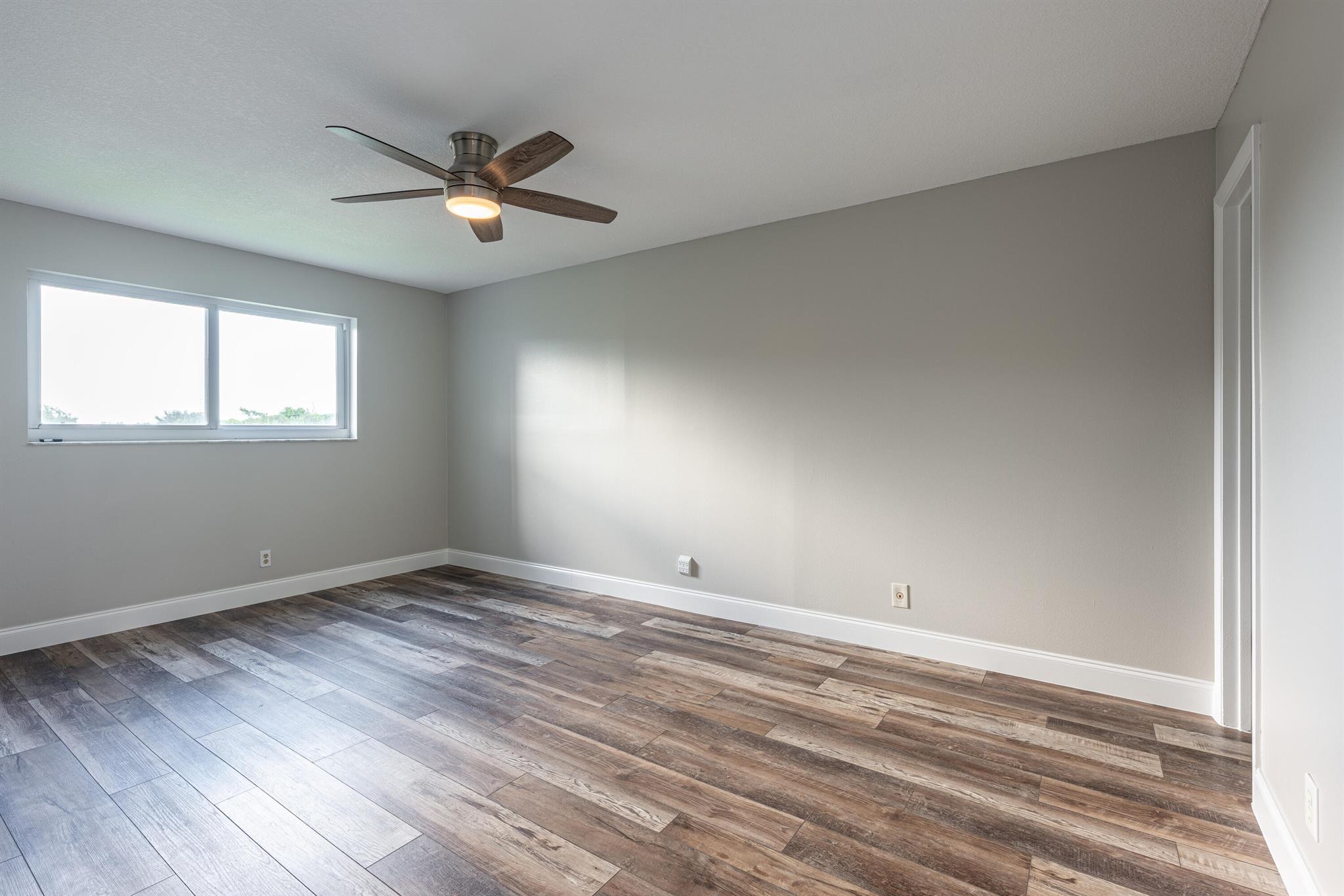 LAKESIDE VILLAGE CONDO 10 - Residential