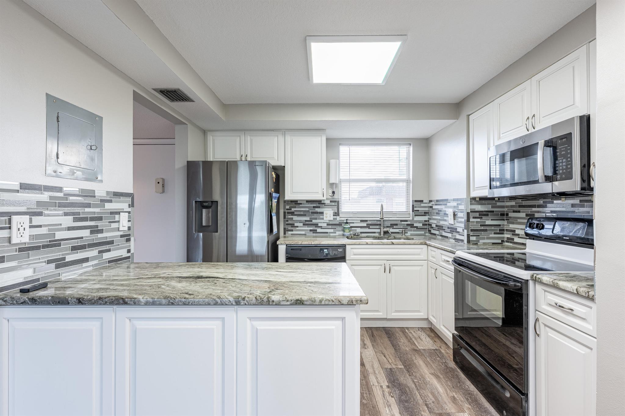 LAKESIDE VILLAGE CONDO 10 - Residential