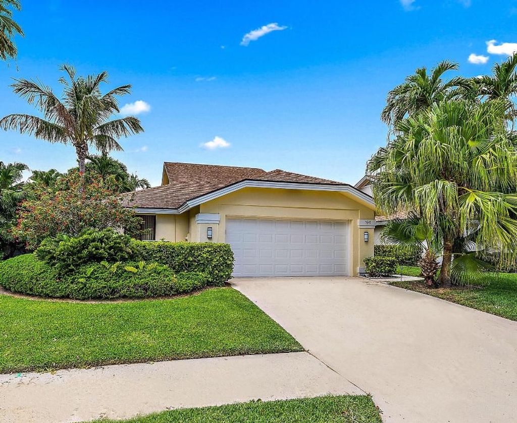 Photo of 196 Ridge Road, Jupiter, FL 33477 (MLS # R10894130)