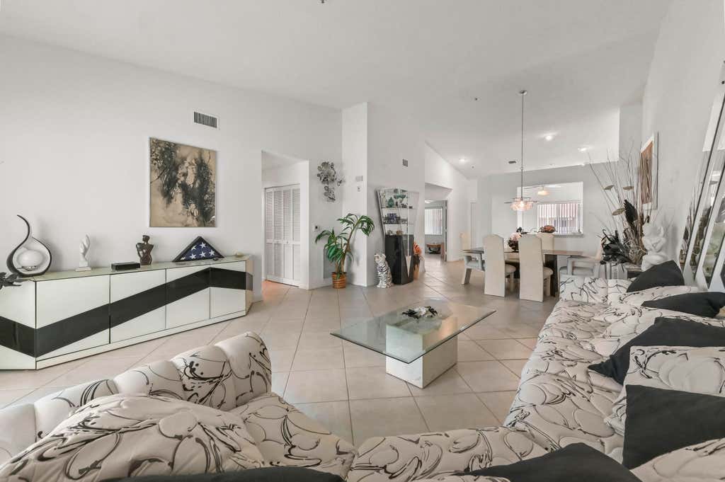 Photo of 5952 Regal Glen Drive #207, Boynton Beach, FL 33437 (MLS # R11113756)