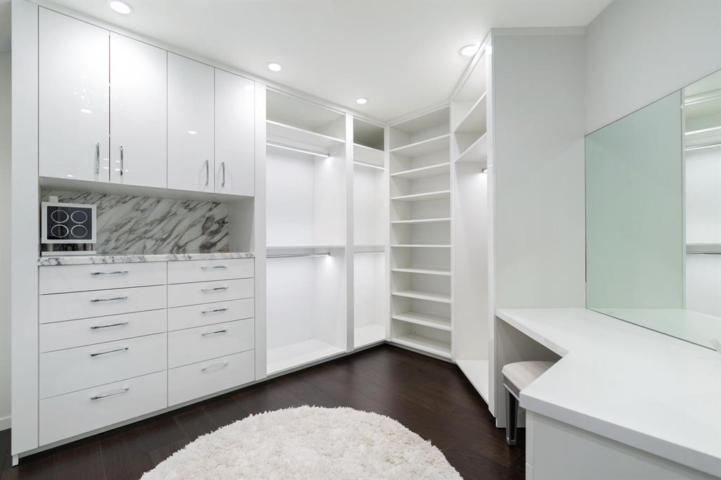 Bay Colony - Residential