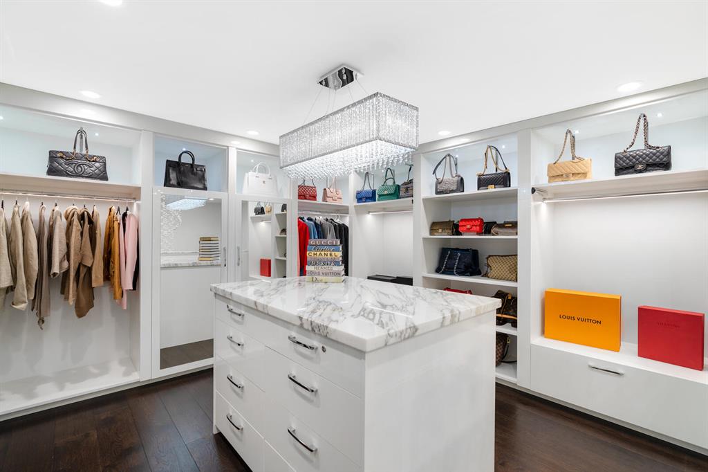 Bay Colony - Residential