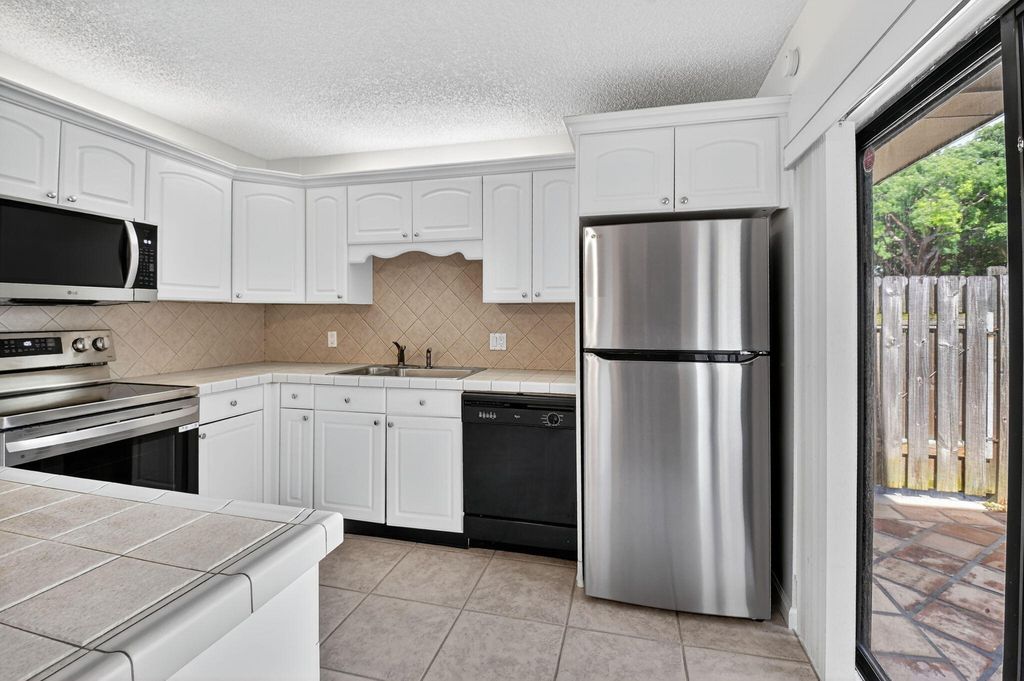 Photo of 2907 SW 22nd Circle #39d, Delray Beach, FL 33445 (MLS # R11108189)