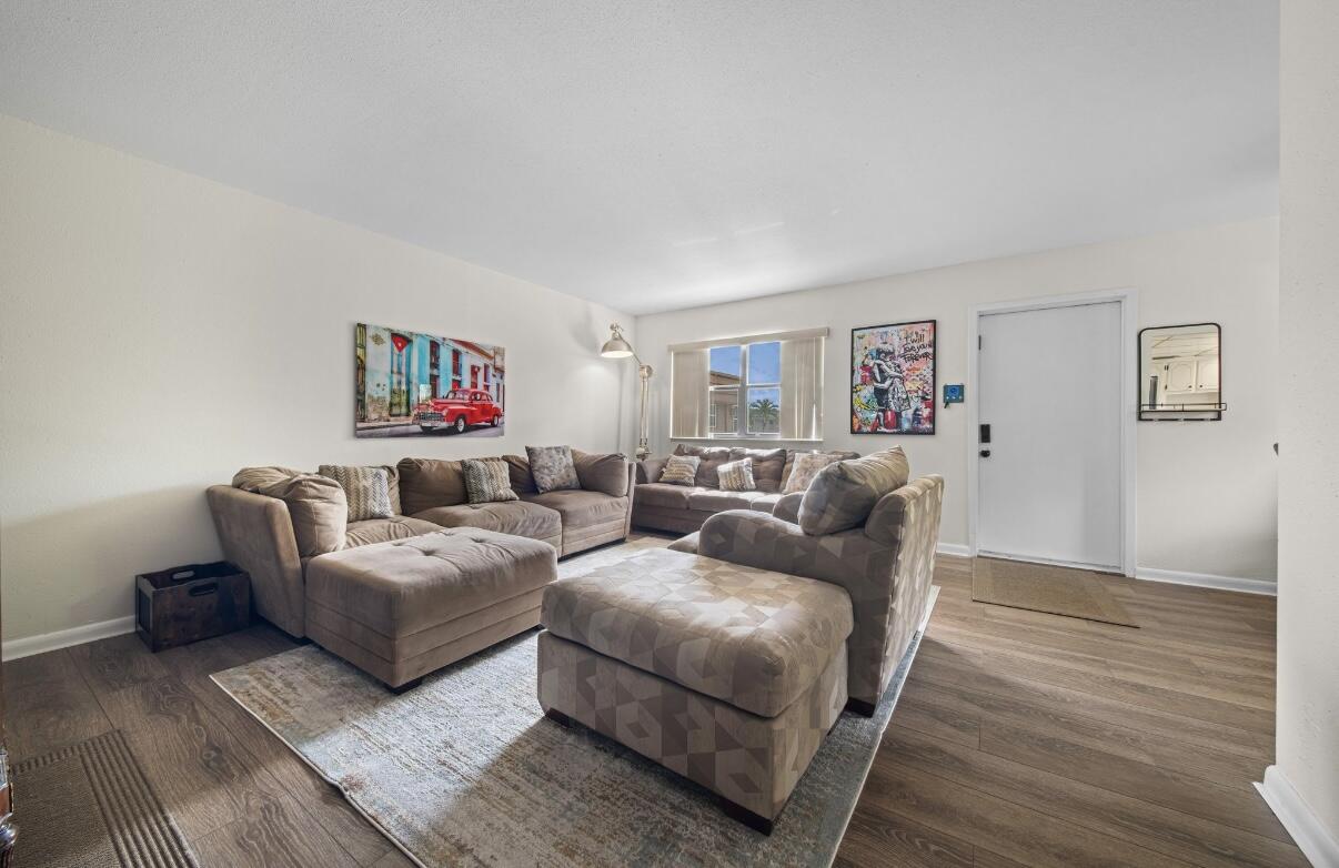 KINGS POINT BRITTANY COND - Residential