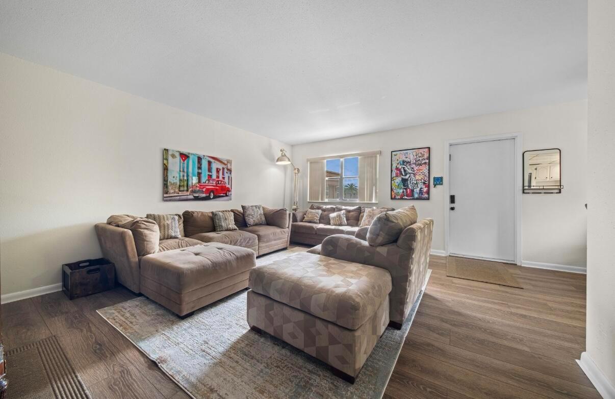 KINGS POINT BRITTANY COND - Residential