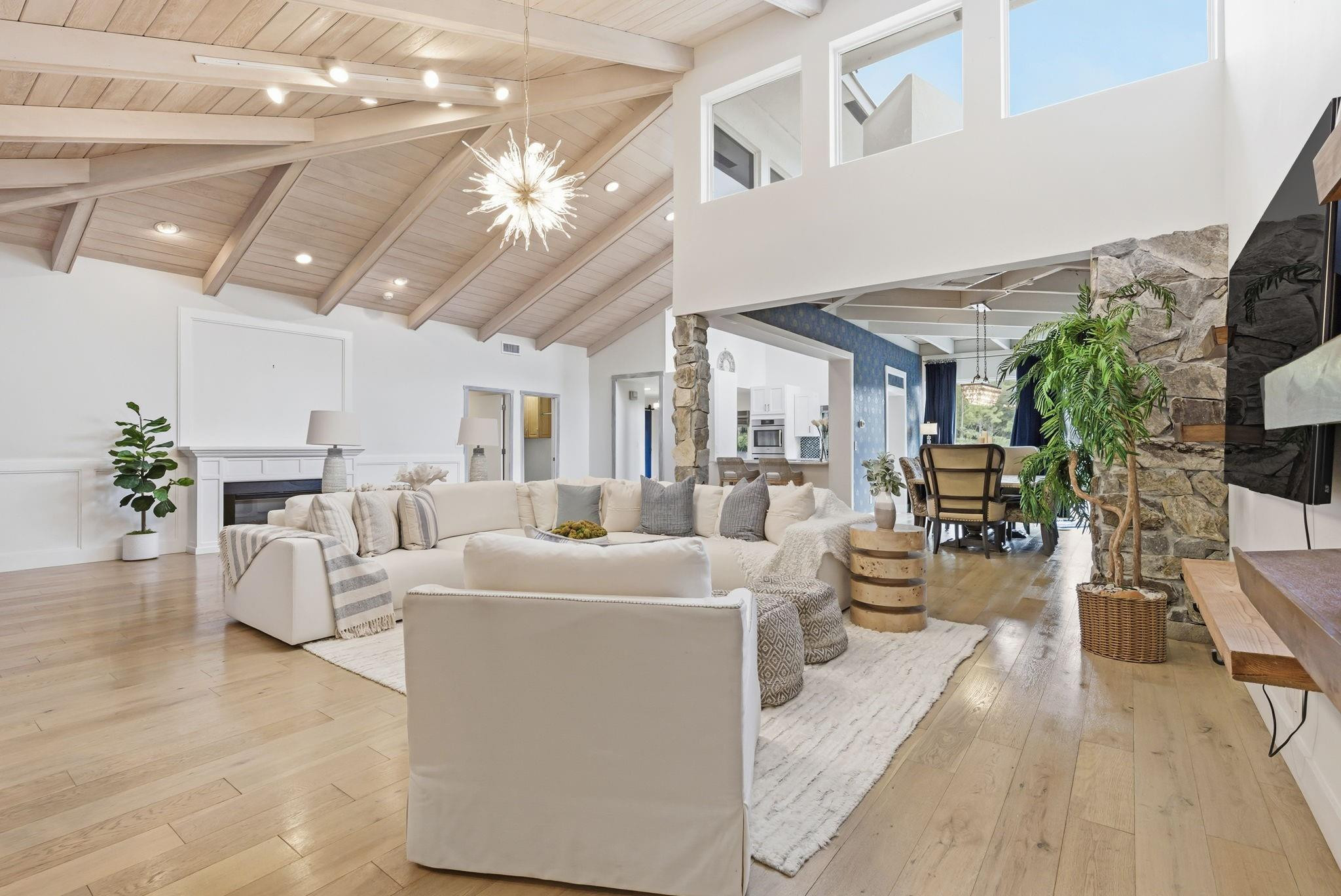 701 Lakewoode Circle