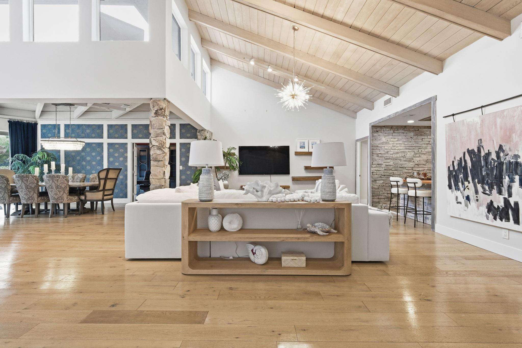 701 Lakewoode Circle