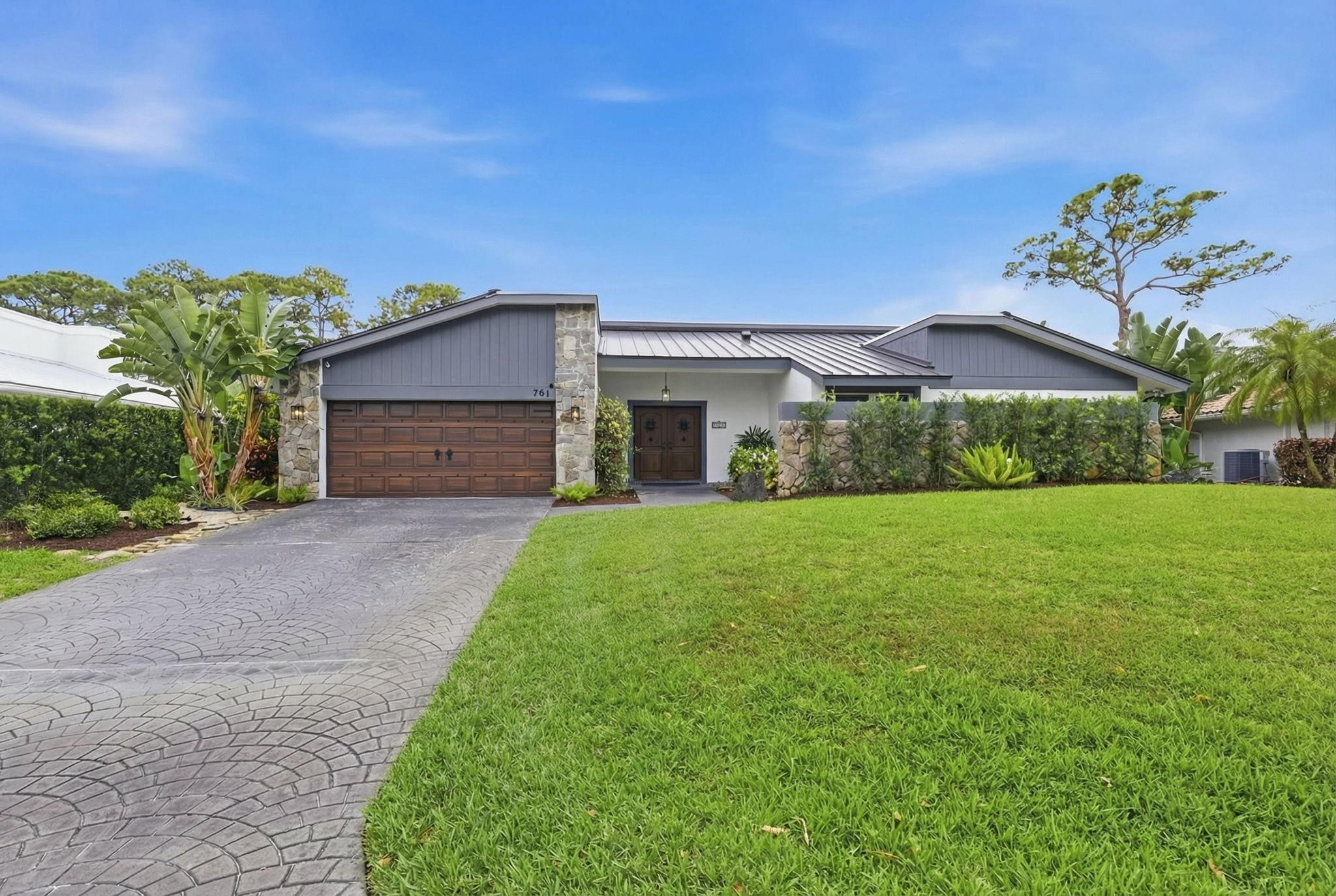 701 Lakewoode Circle