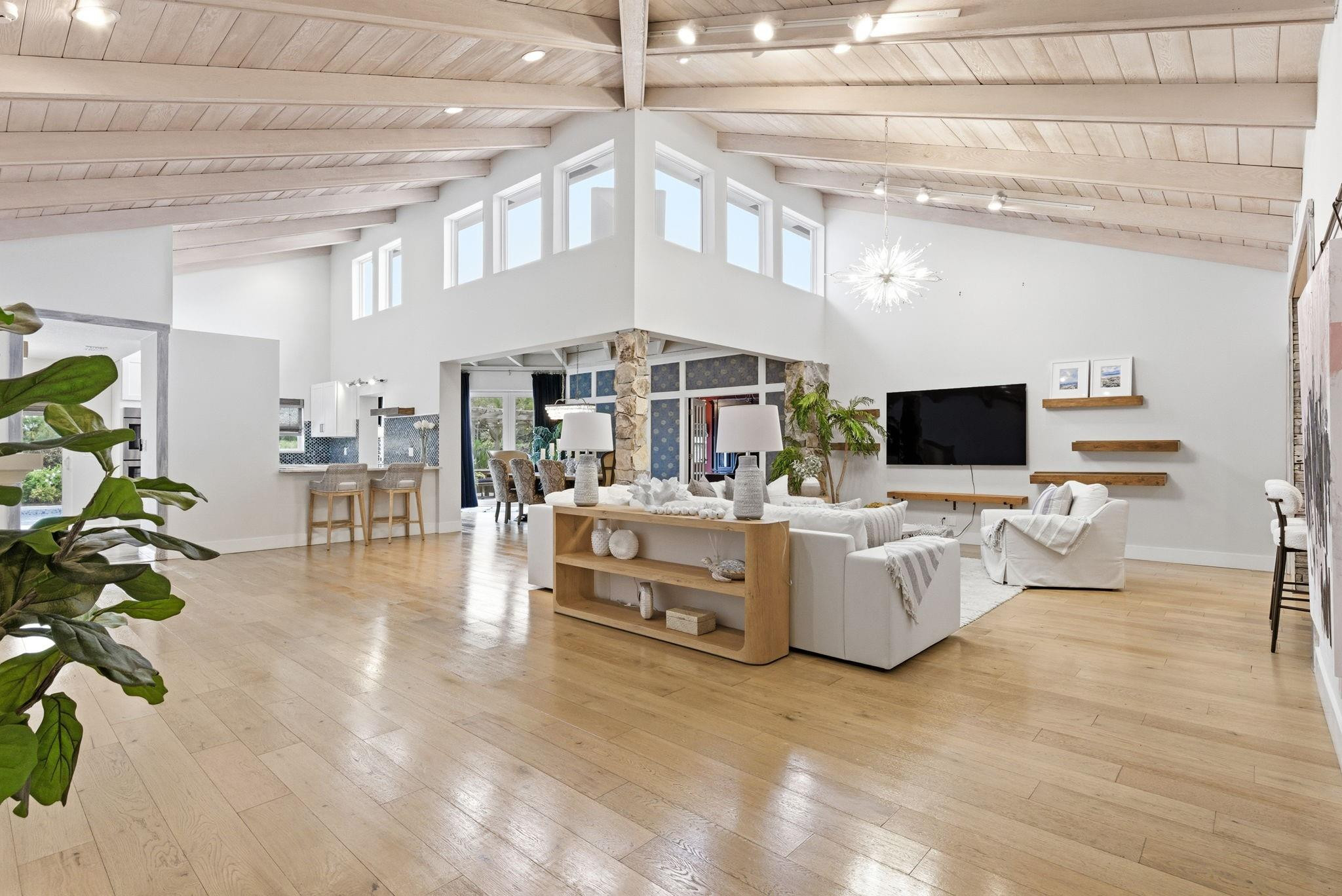 701 Lakewoode Circle