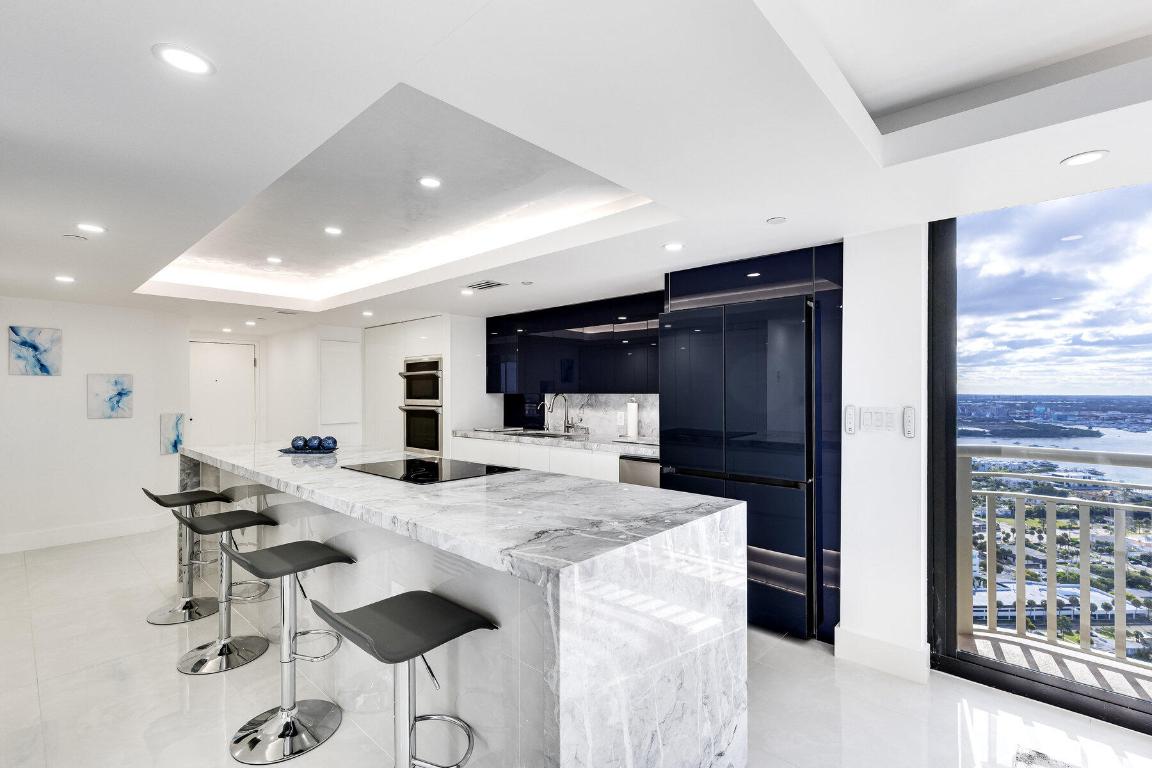 TIARA CONDO - Residential