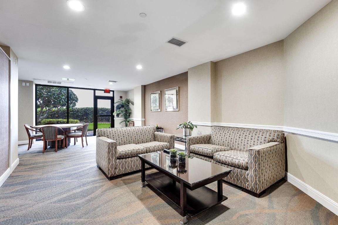 TIARA CONDO - Residential