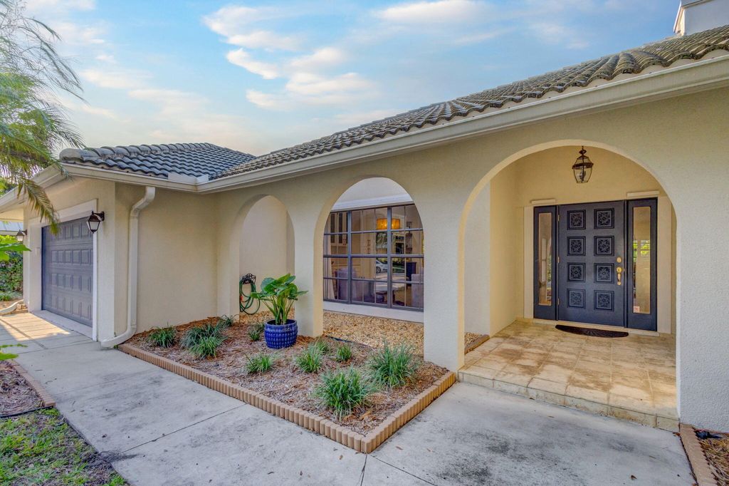 Photo of 6661 Lakeland Court, Jupiter, FL 33458 (MLS # R11060678)