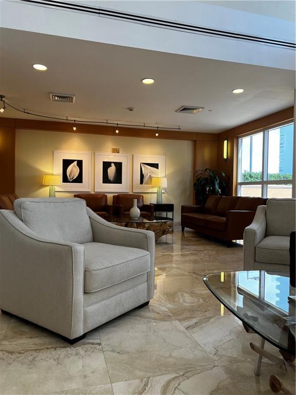 2080 OCEAN - Residential