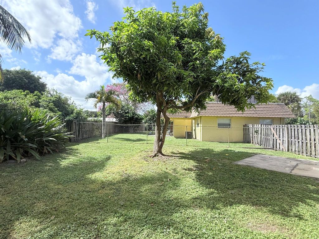 Photo of 3364 SE Jefferson Street, Stuart, FL 34997 (MLS # R11135247)