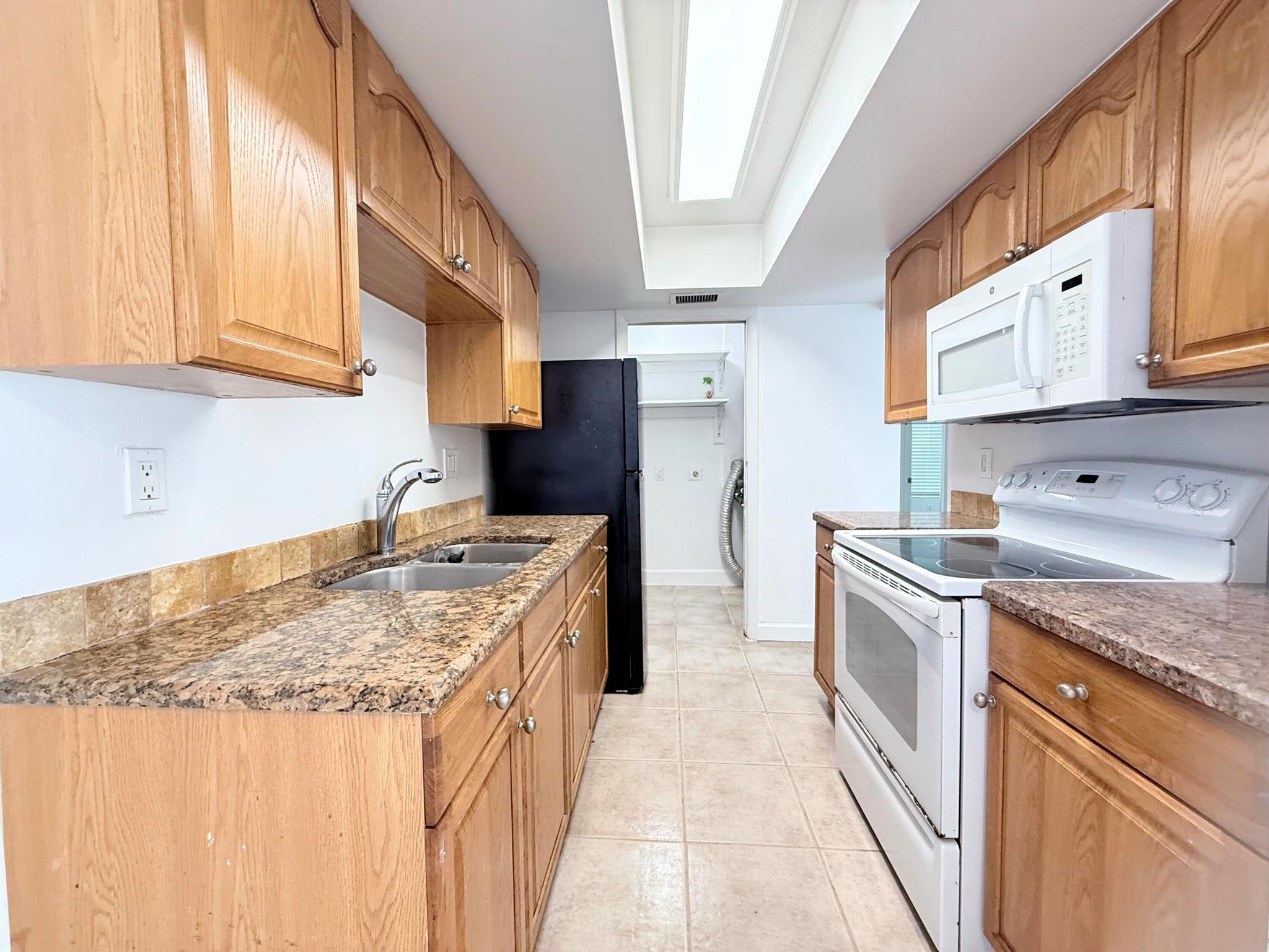 GOLDEN GATE - Residential Lease