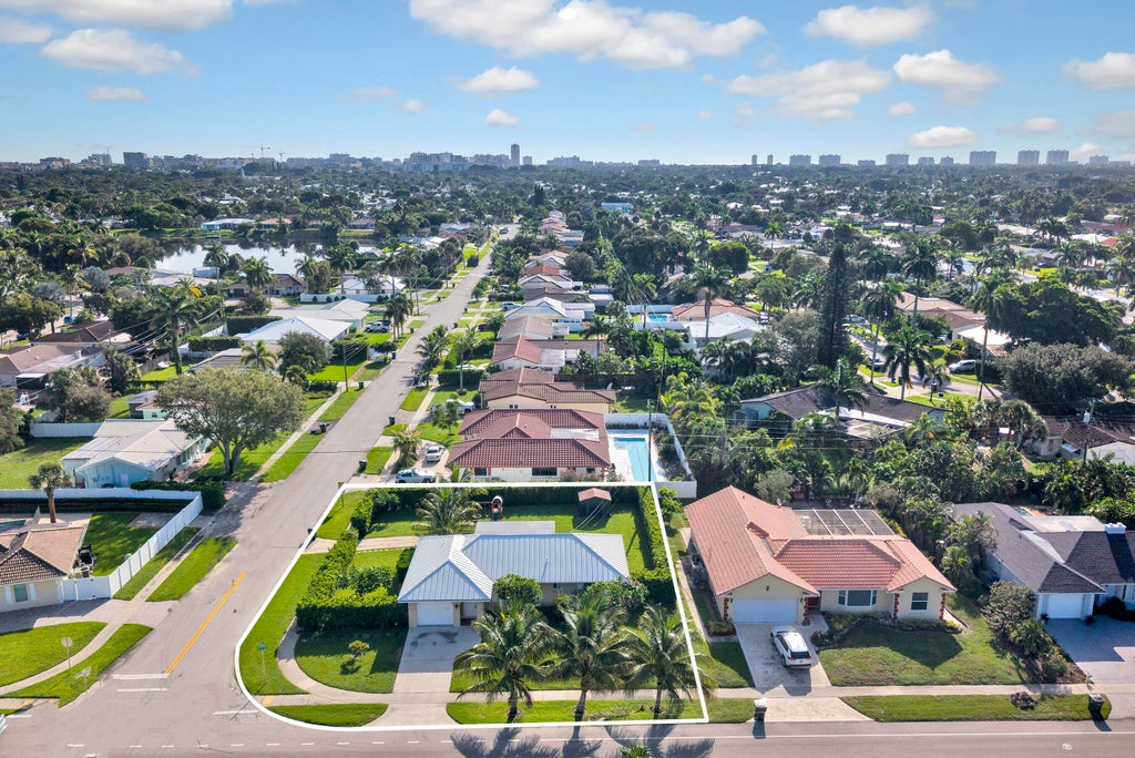 Photo of 1100 SW 12th Avenue, Boca Raton, FL 33486 (MLS # B26077327)