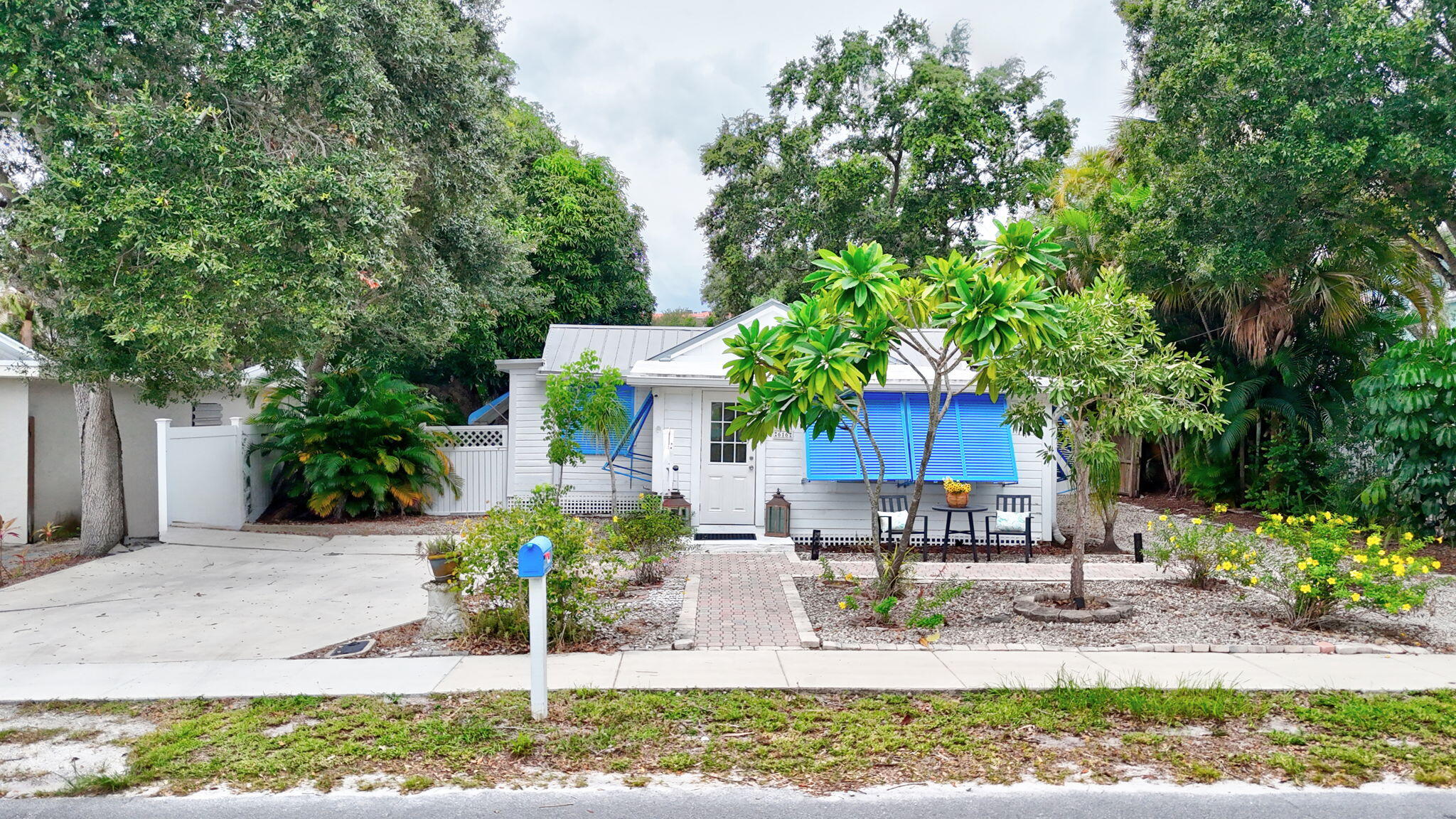 616 SW CLEVELAND Avenue, Stuart, FL, 34994/$474,900 3 616 SW CLEVELAND Avenue