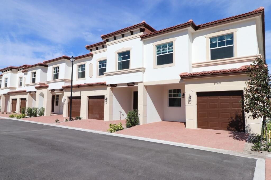 Photo of 14426 Emerald Pl Way, Delray Beach, FL 33484 (MLS # B26009287)