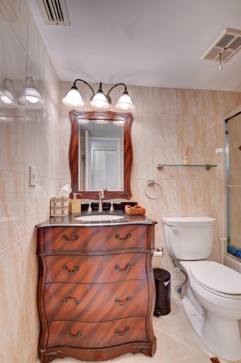 VILLAGES OF ORIOLE ABBEY - Residential Lease