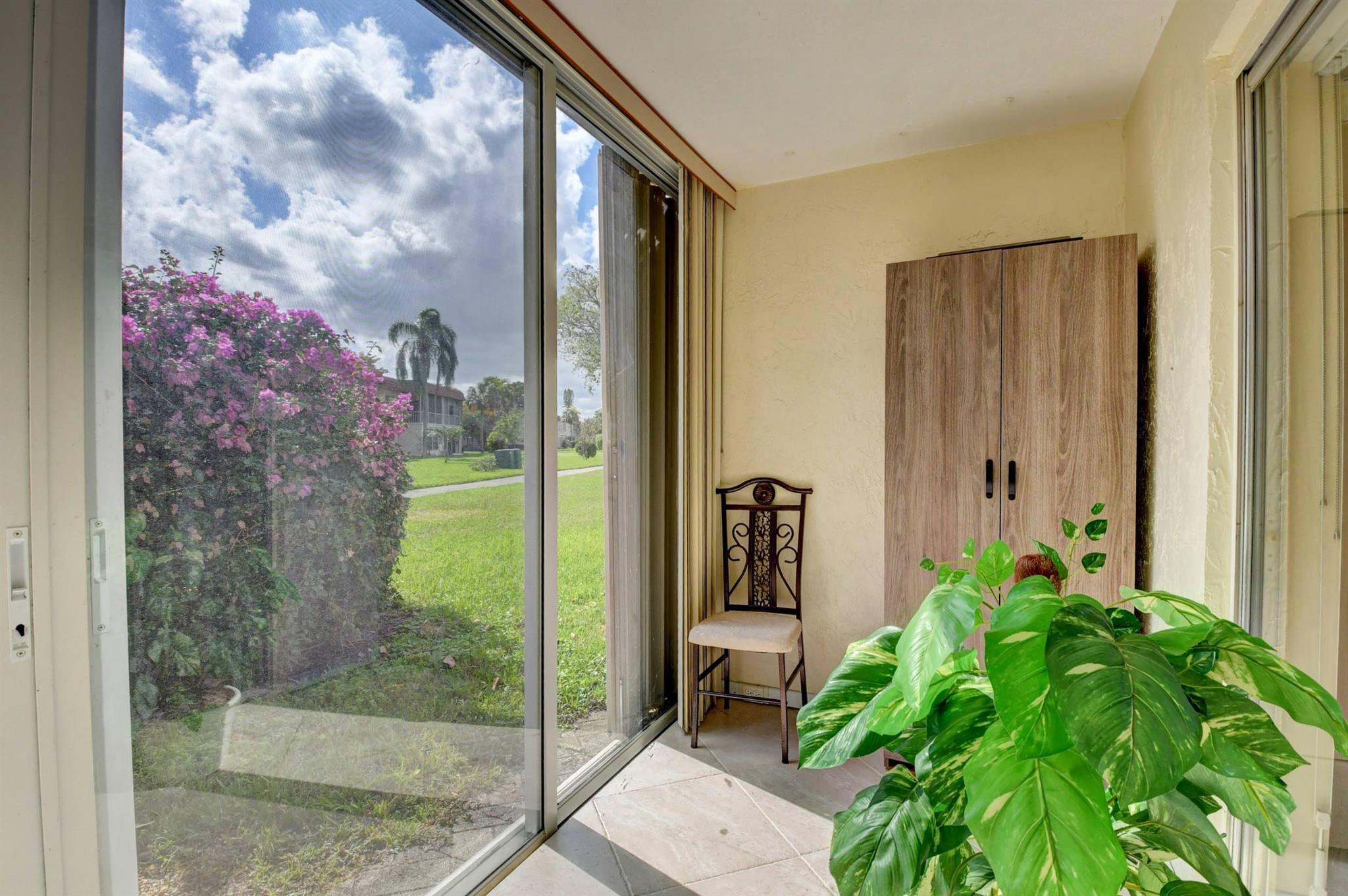 VILLAGES OF ORIOLE ABBEY - Residential Lease