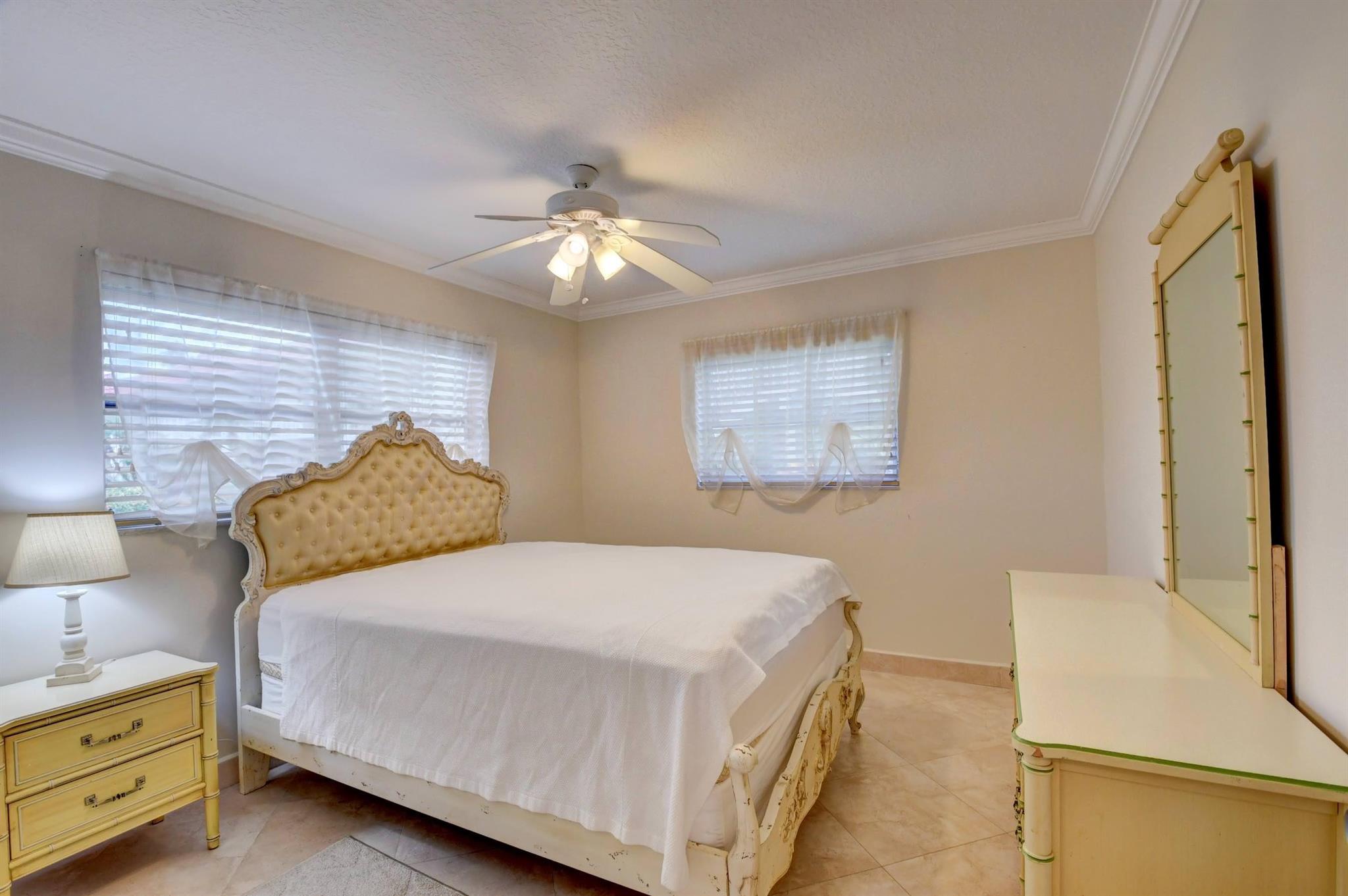 VILLAGES OF ORIOLE ABBEY - Residential Lease