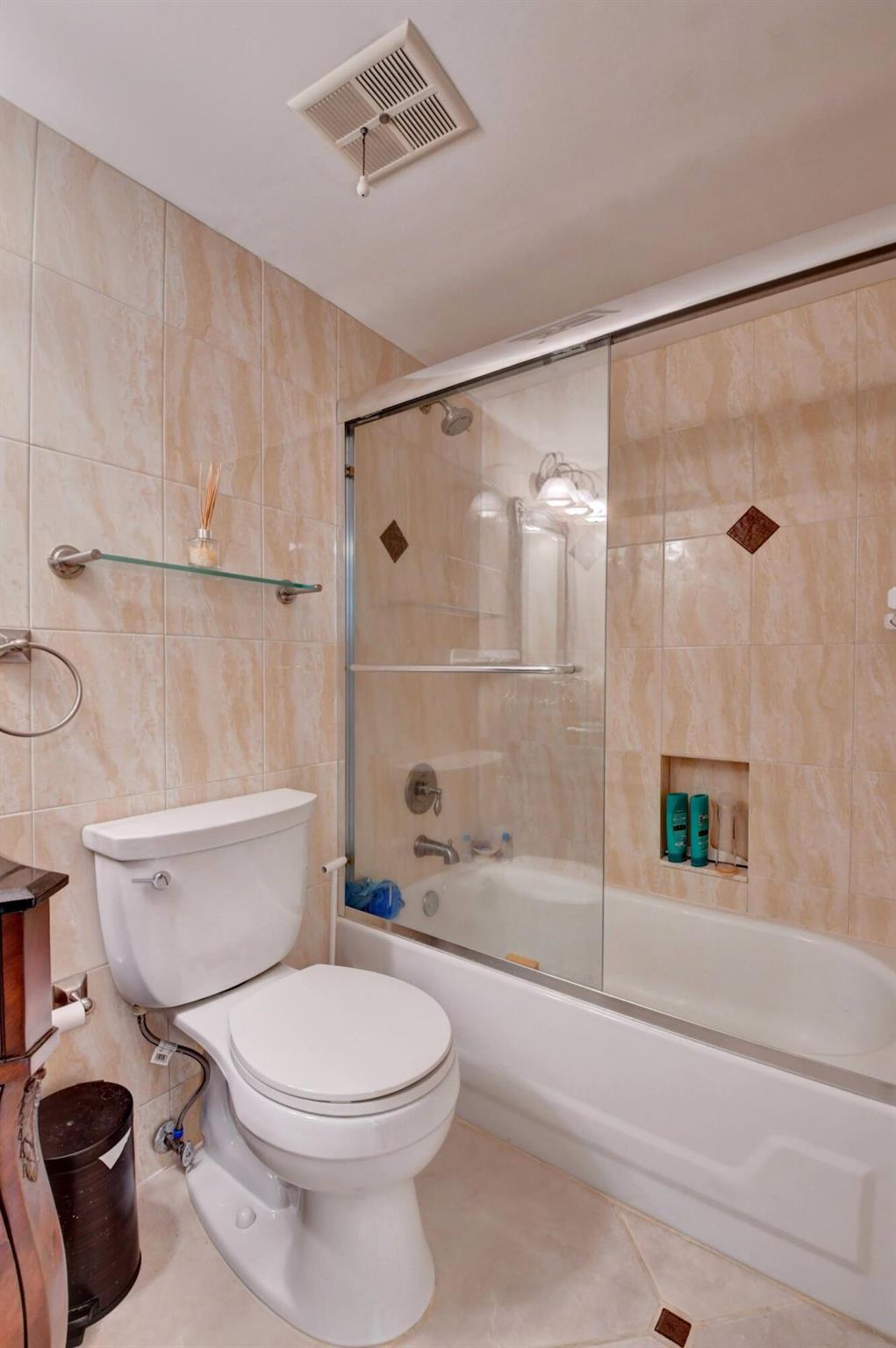 VILLAGES OF ORIOLE ABBEY - Residential Lease