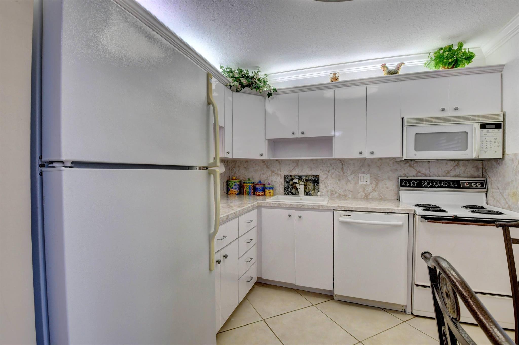 VILLAGES OF ORIOLE ABBEY - Residential Lease