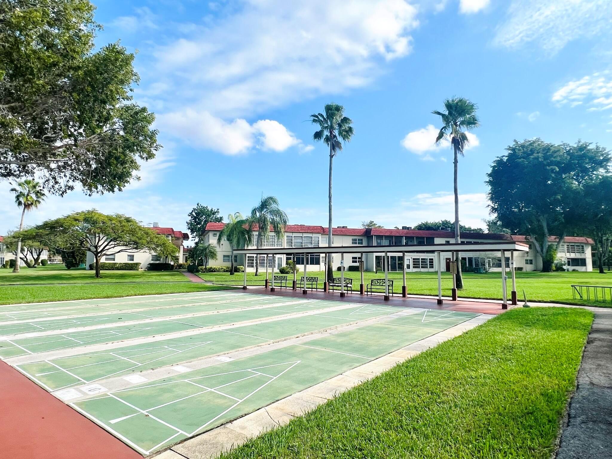 VILLAGES OF ORIOLE ABBEY - Residential Lease