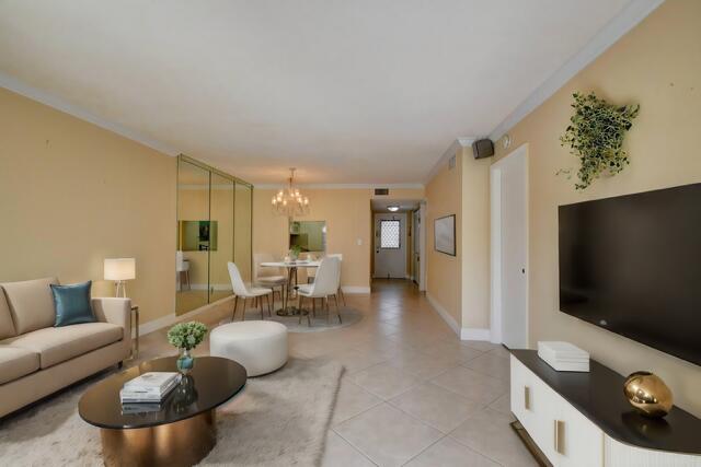 VILLAGES OF ORIOLE ABBEY - Residential Lease