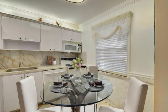 VILLAGES OF ORIOLE ABBEY - Residential Lease