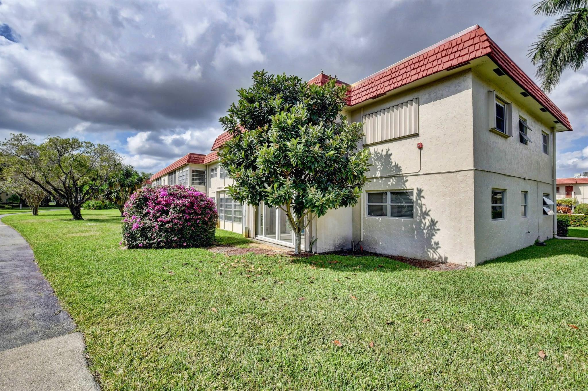 VILLAGES OF ORIOLE ABBEY - Residential Lease