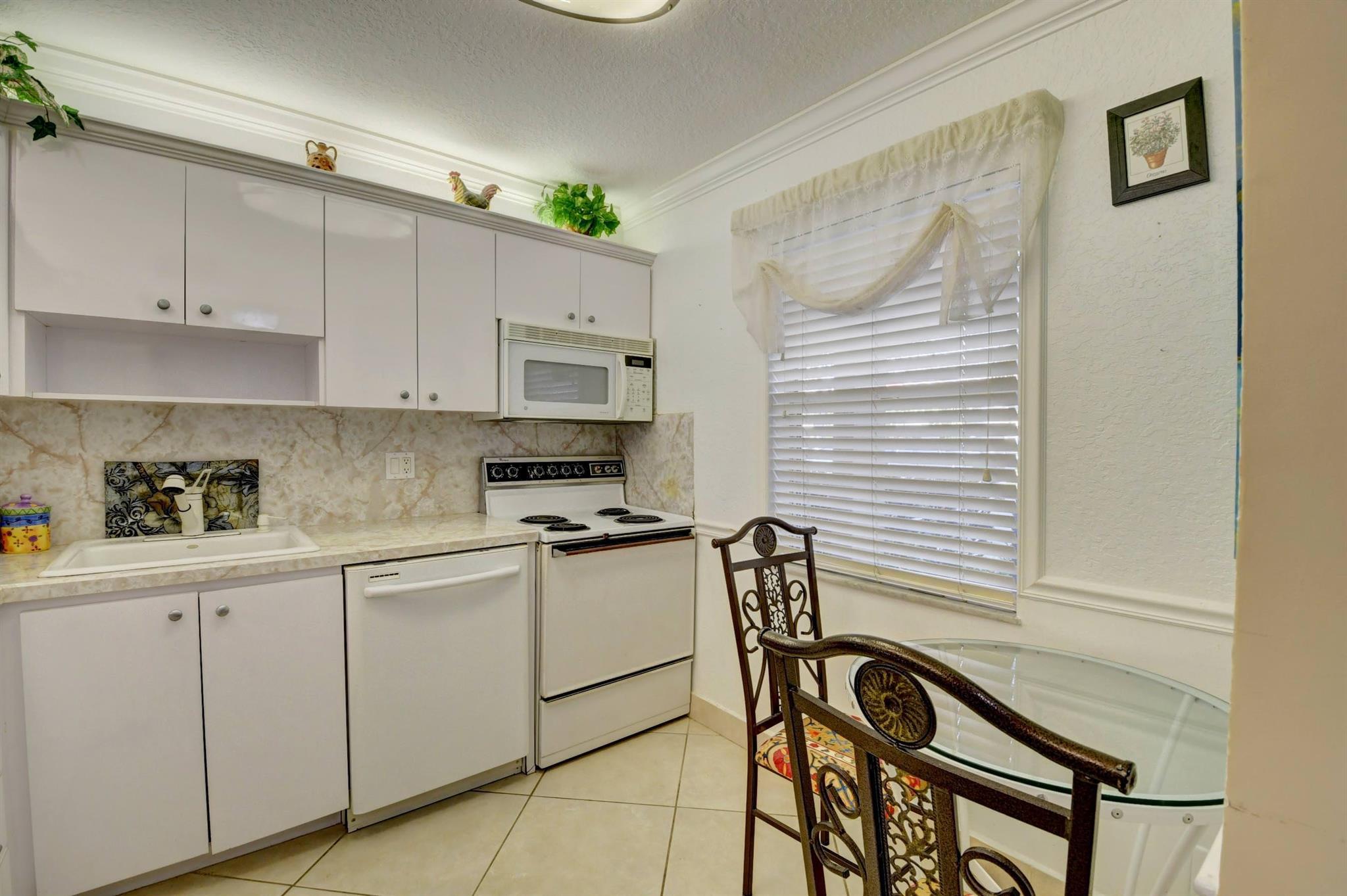 VILLAGES OF ORIOLE ABBEY - Residential Lease