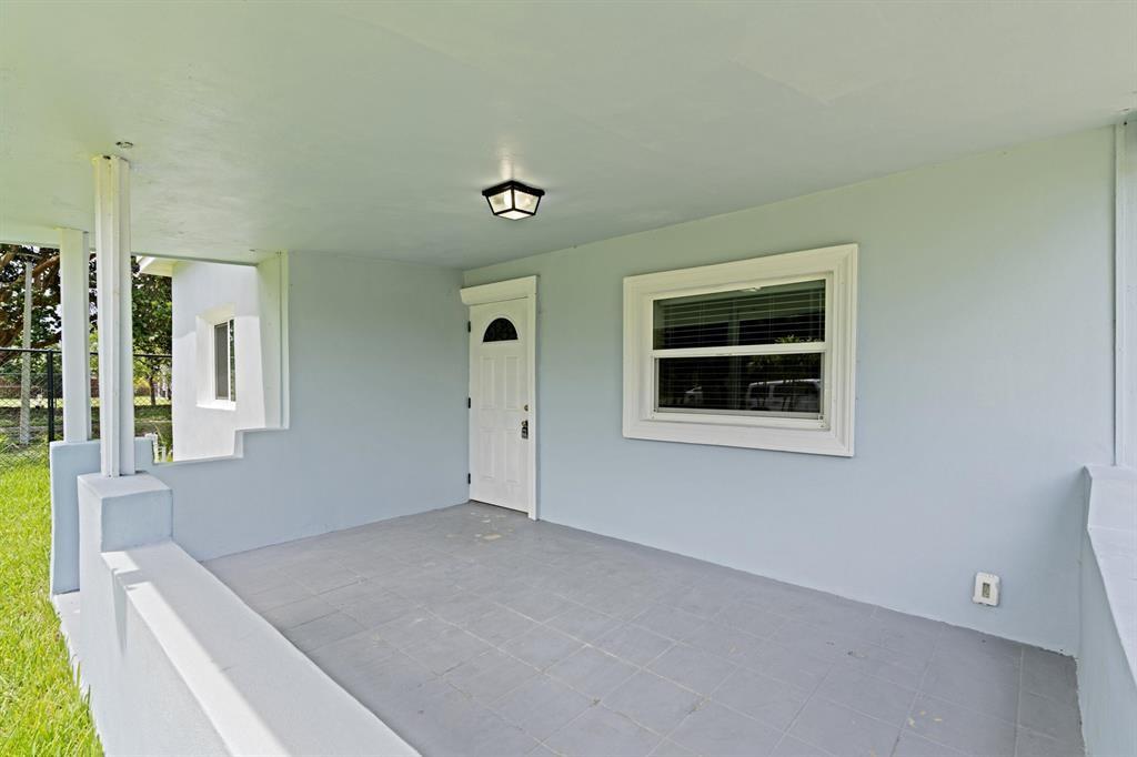 311 NW 28th Way