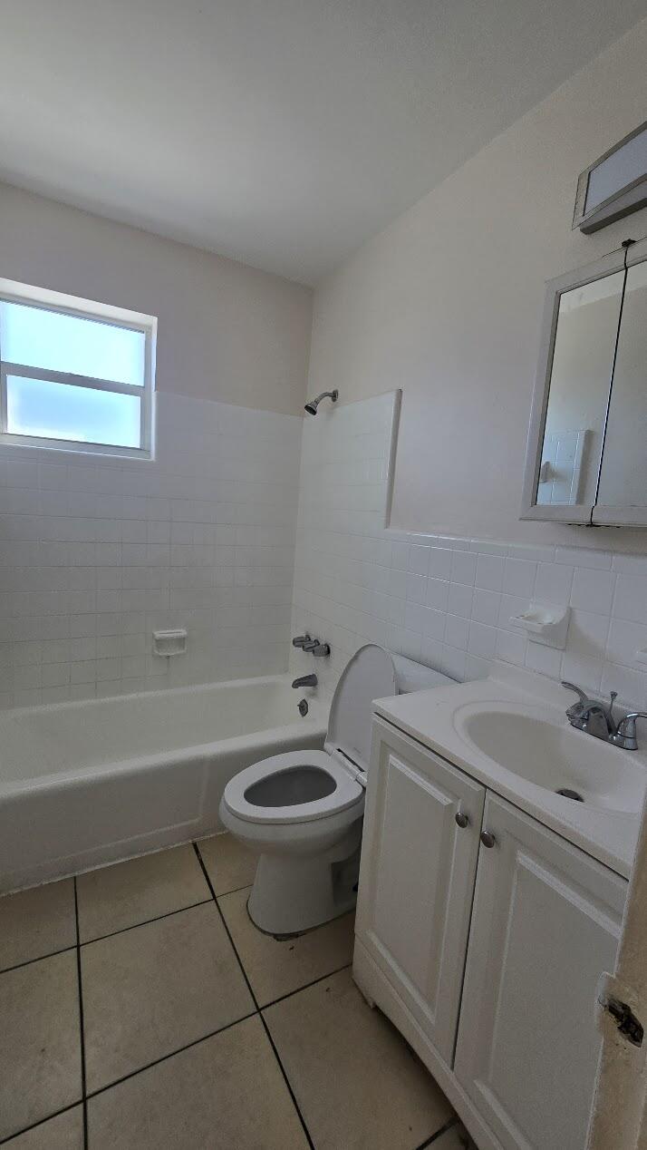 BISCAYNE HIGHLANDS - Residential Lease