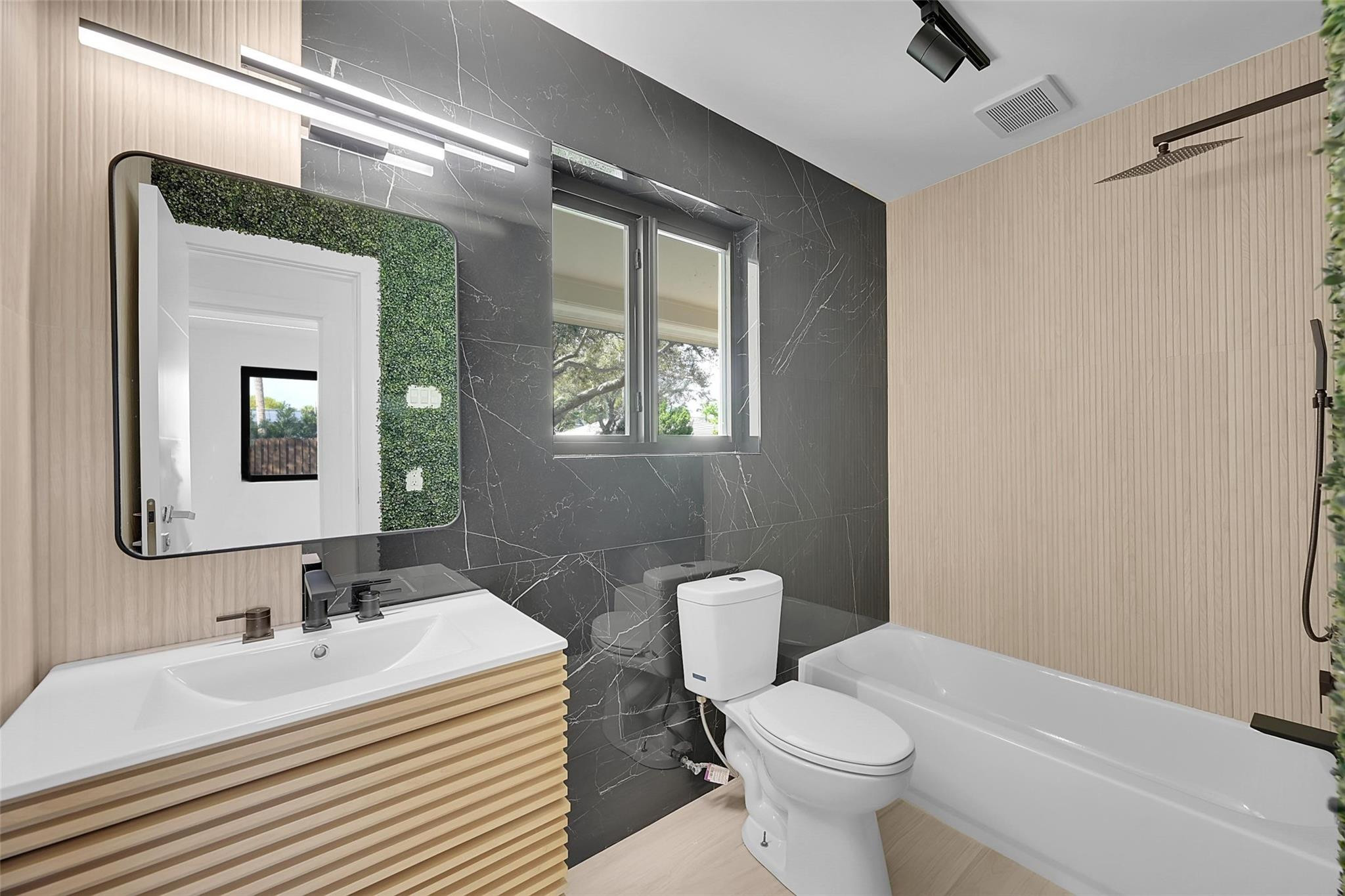 Country Club Village Sec - Residential