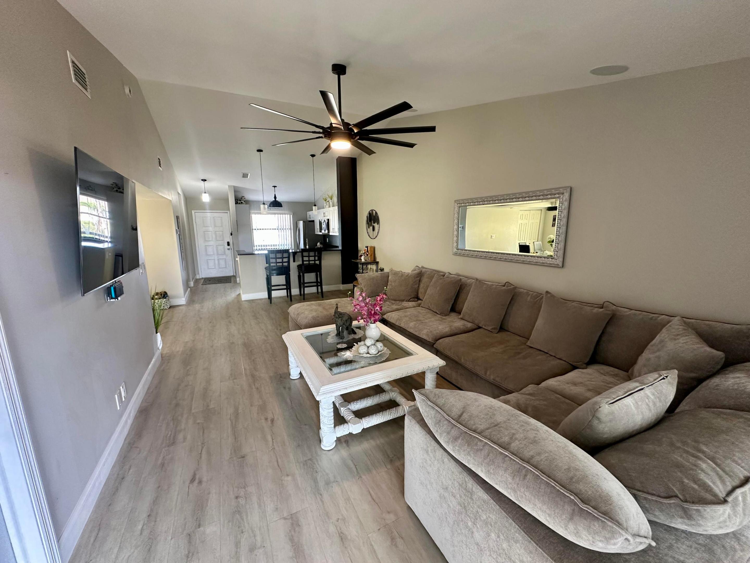 4693 Lucerne Lakes Boulevard E 206