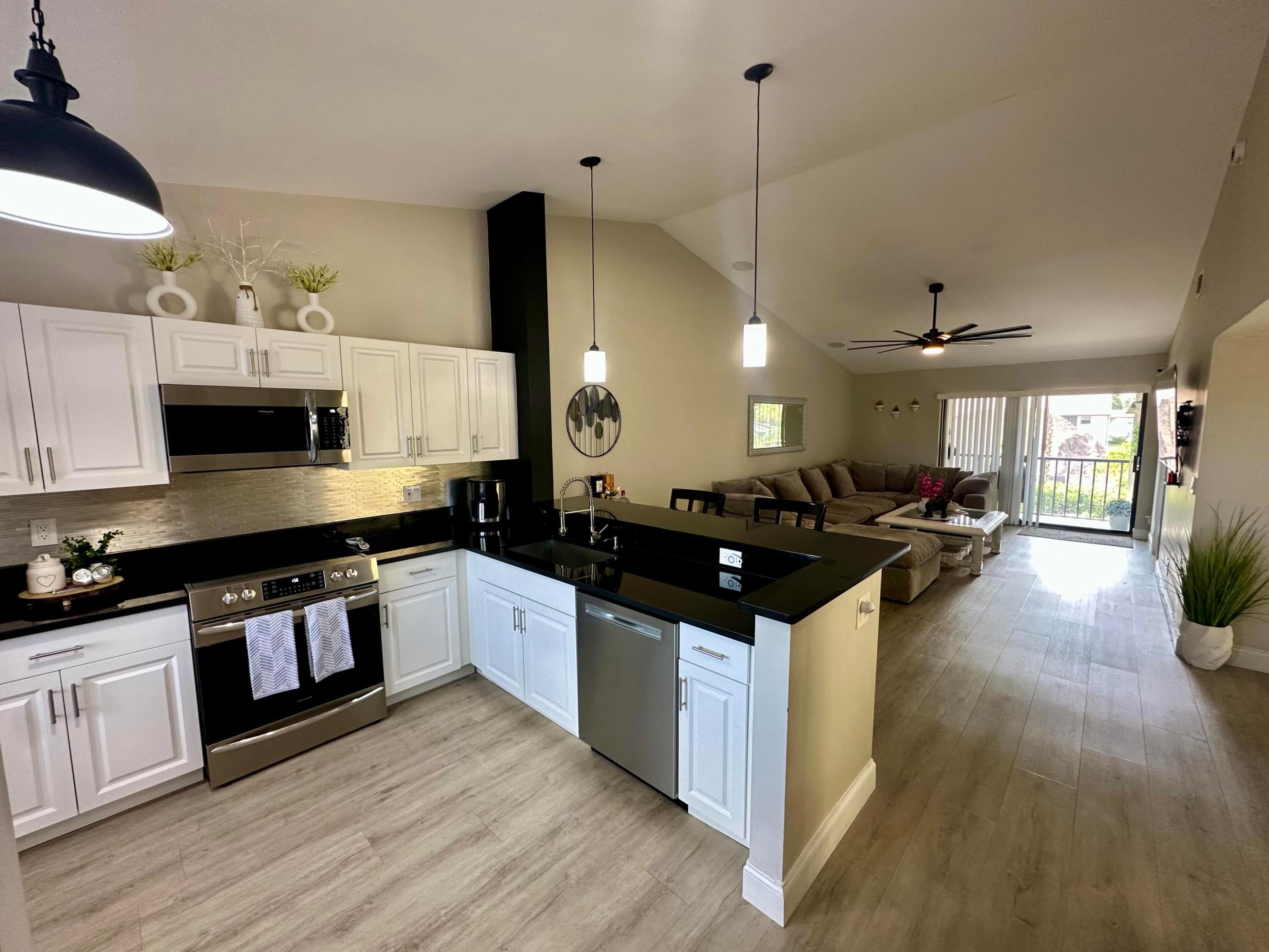 4693 Lucerne Lakes Boulevard E 206