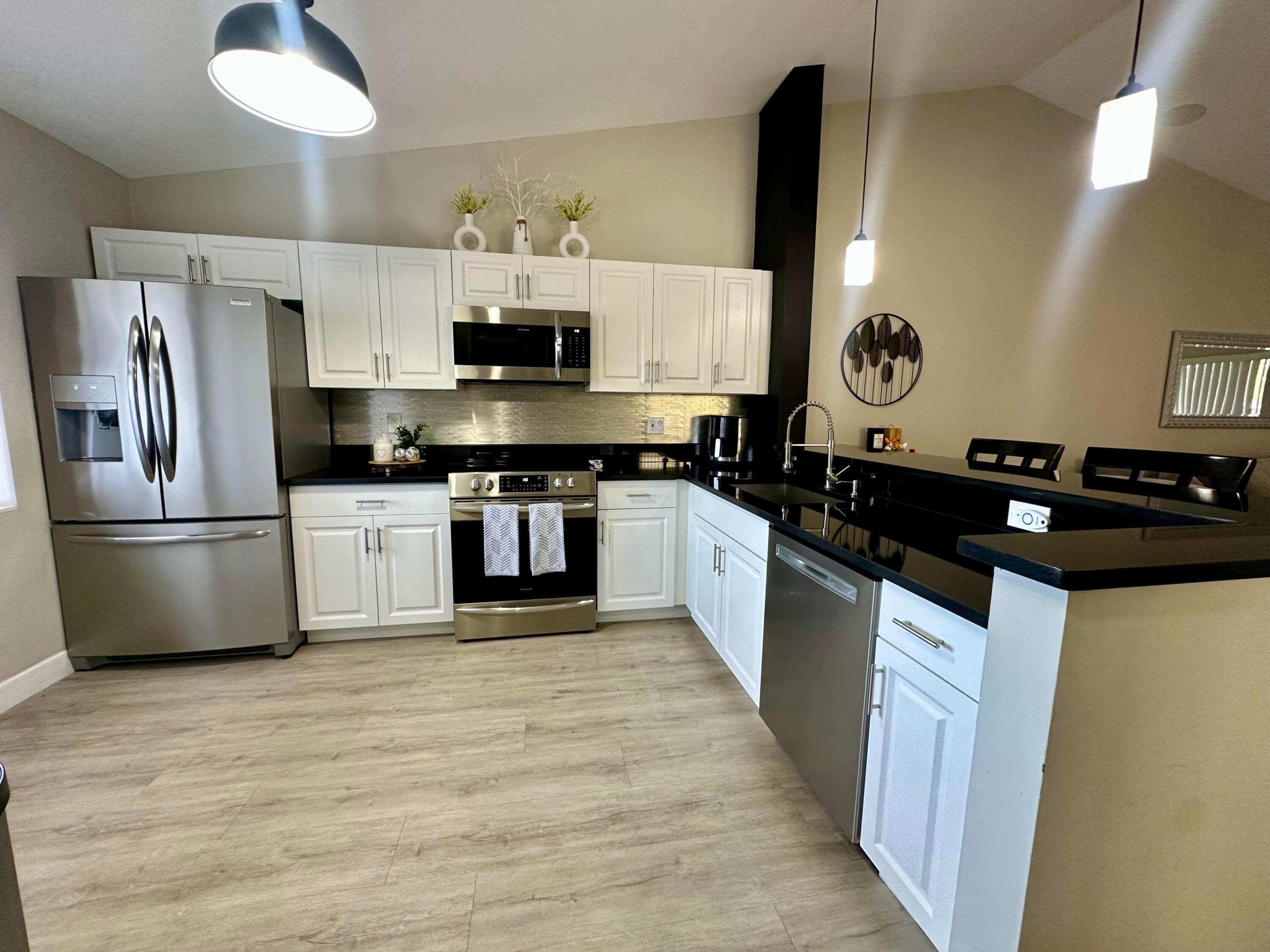 4693 Lucerne Lakes Boulevard E 206