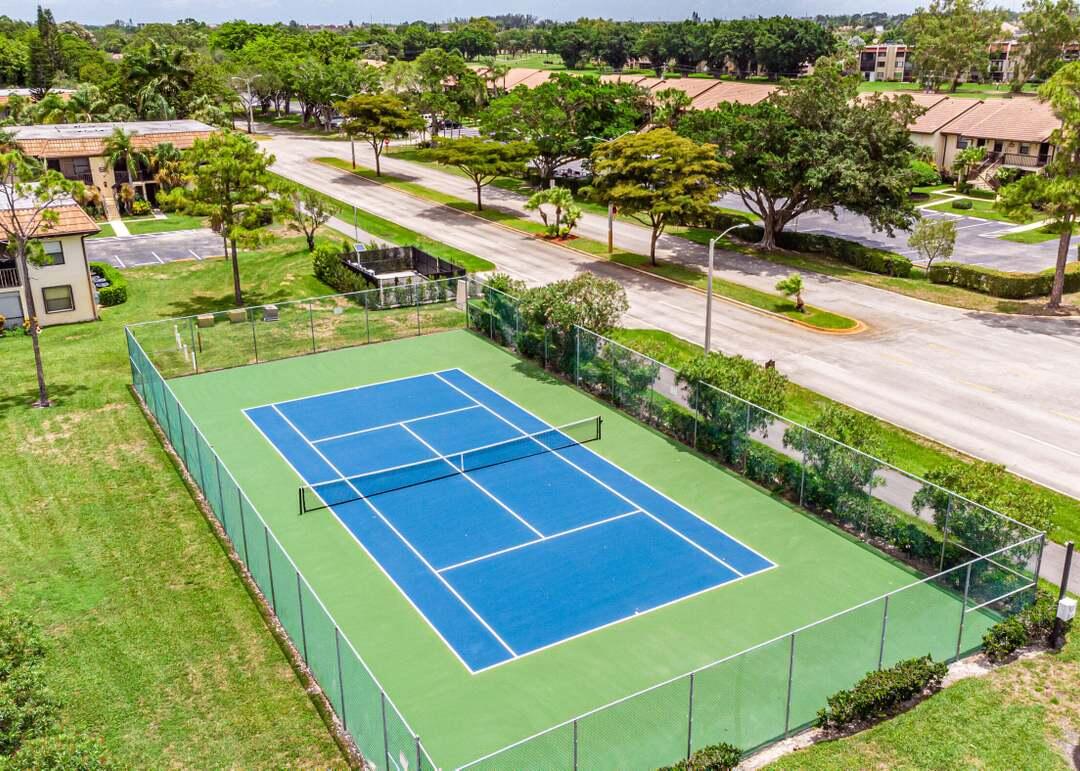 LUCERNE GREENS COND - Residential