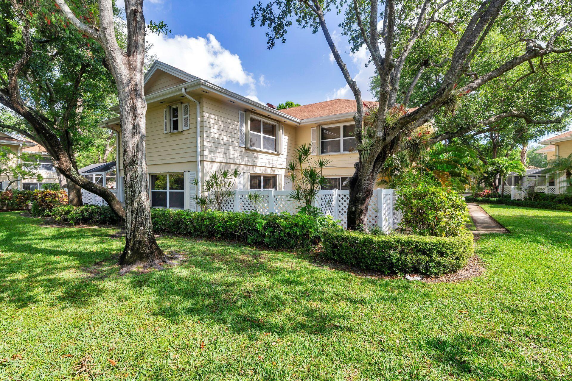 Updated 2 bedroom, 2.5-bathroom DiVosta built townhouse in the gated Wellesley at Lake Clarke Shores community. Upgrades include a fully renovated eat-in kitchen, laminate floors and impact windows. The HOA covers water, sewer, trash, cable, exterior maintenance and insurance, roof maintenance, parking, lawn care, management fees, and reserve funding. Convenient to I-95 and minutes to Palm Beach, downtown West Palm Beach, and the beaches. The community boasts mature landscaping and features a 24/7 manned security gate, a community pool, tennis courts, playground, walking trails, a lake and much more.