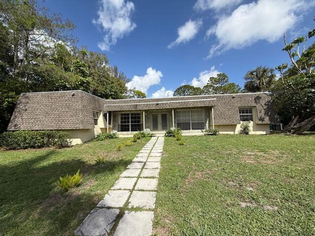 Photo of 17602 Bridle Lane, Jupiter, FL 33478 (MLS # B26015522)