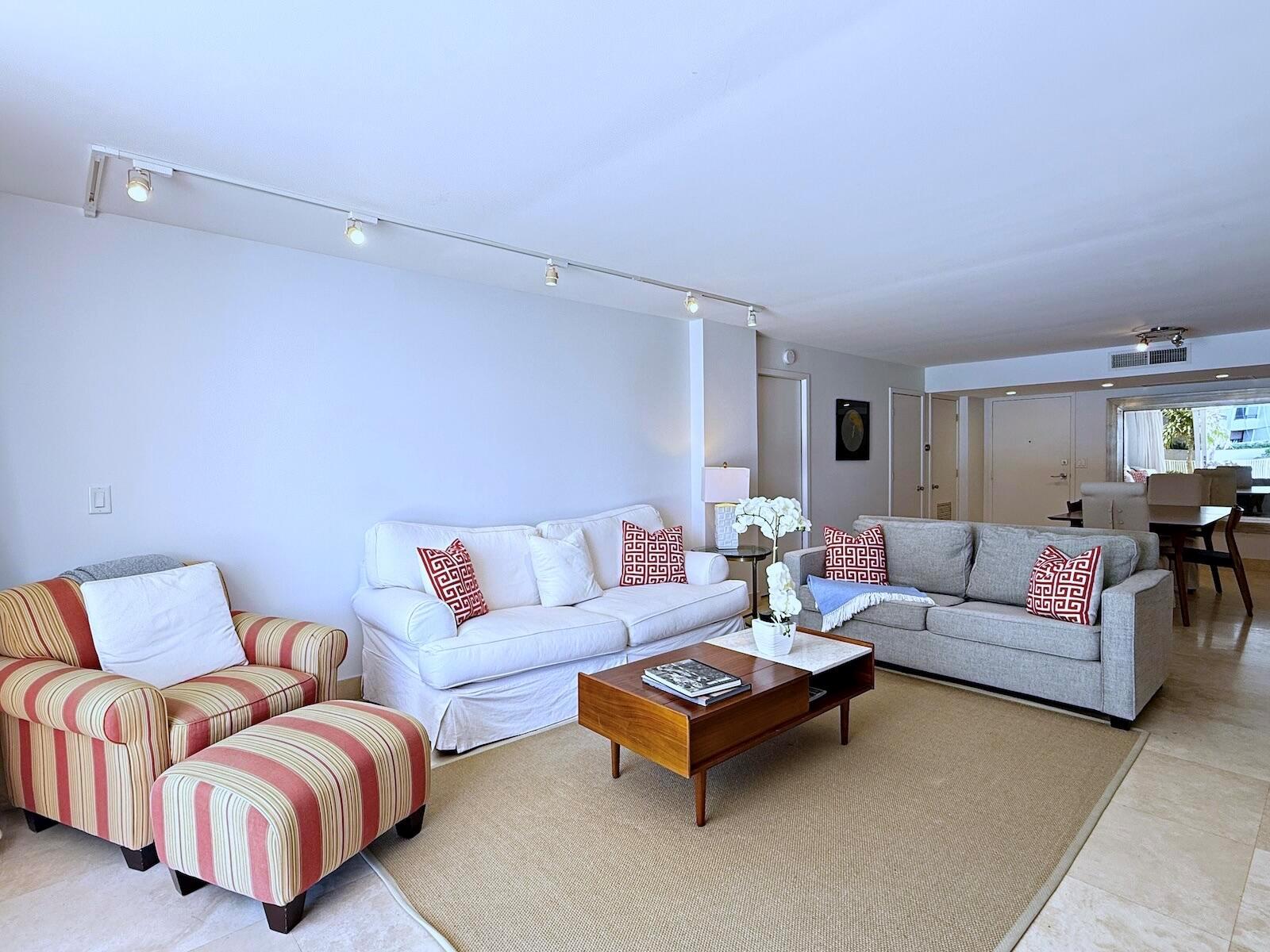 BARCLAY CONDO - Residential
