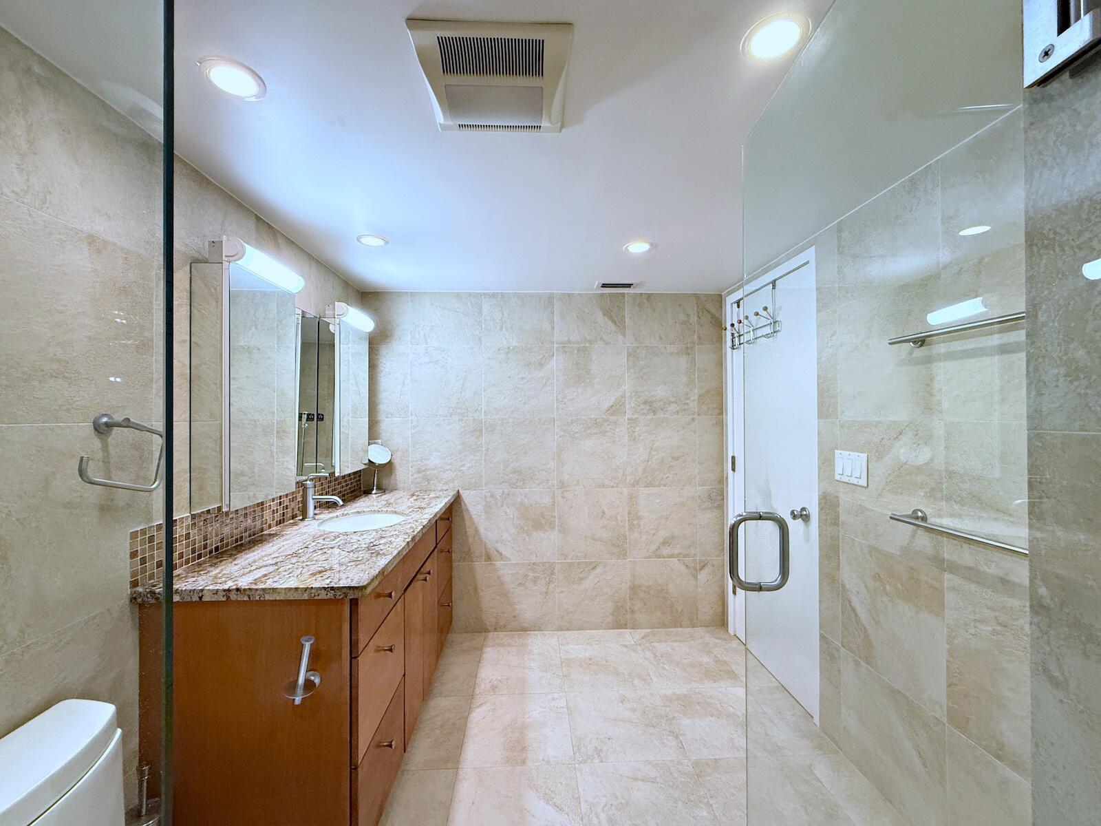 BARCLAY CONDO - Residential