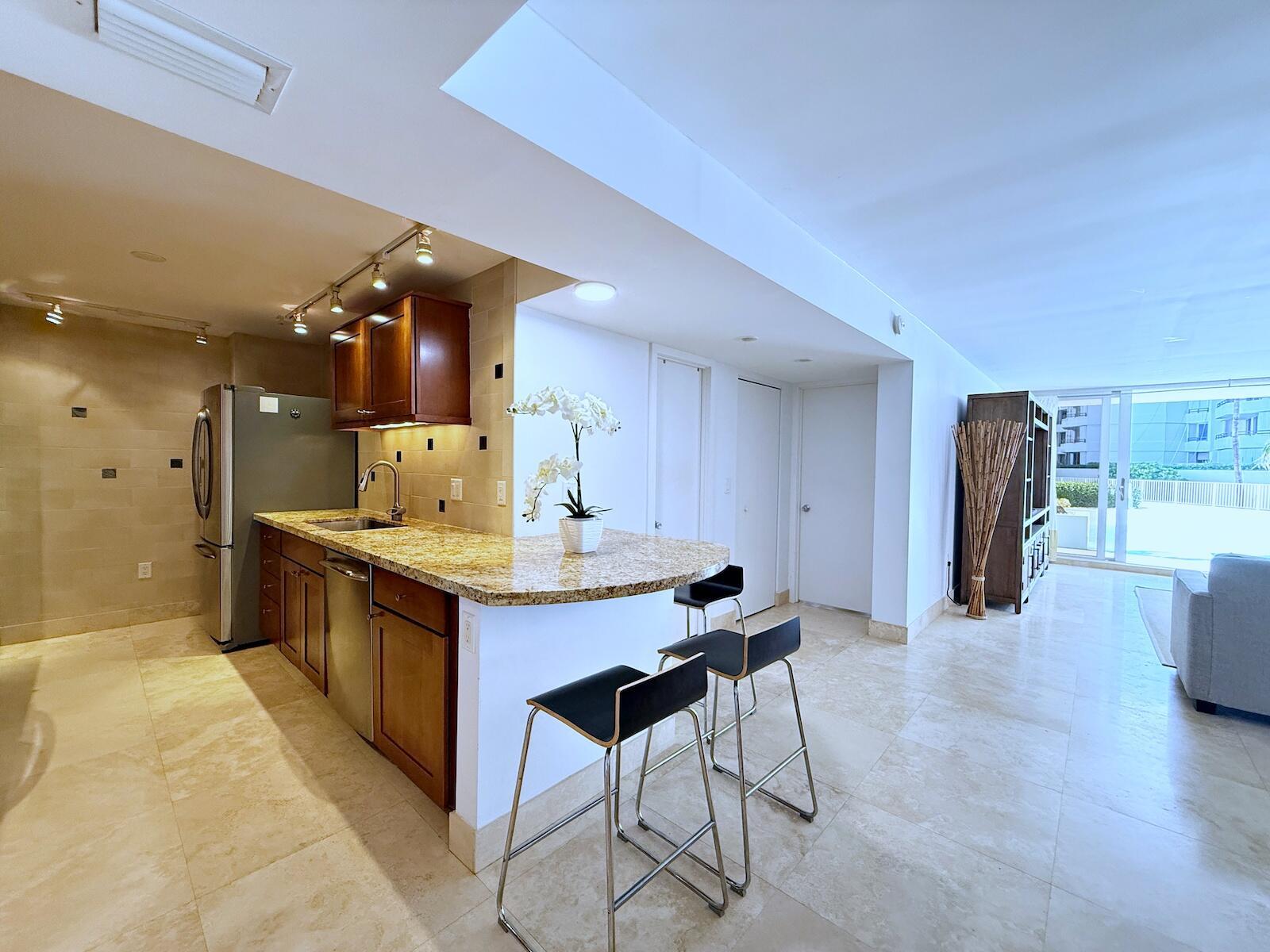 BARCLAY CONDO - Residential