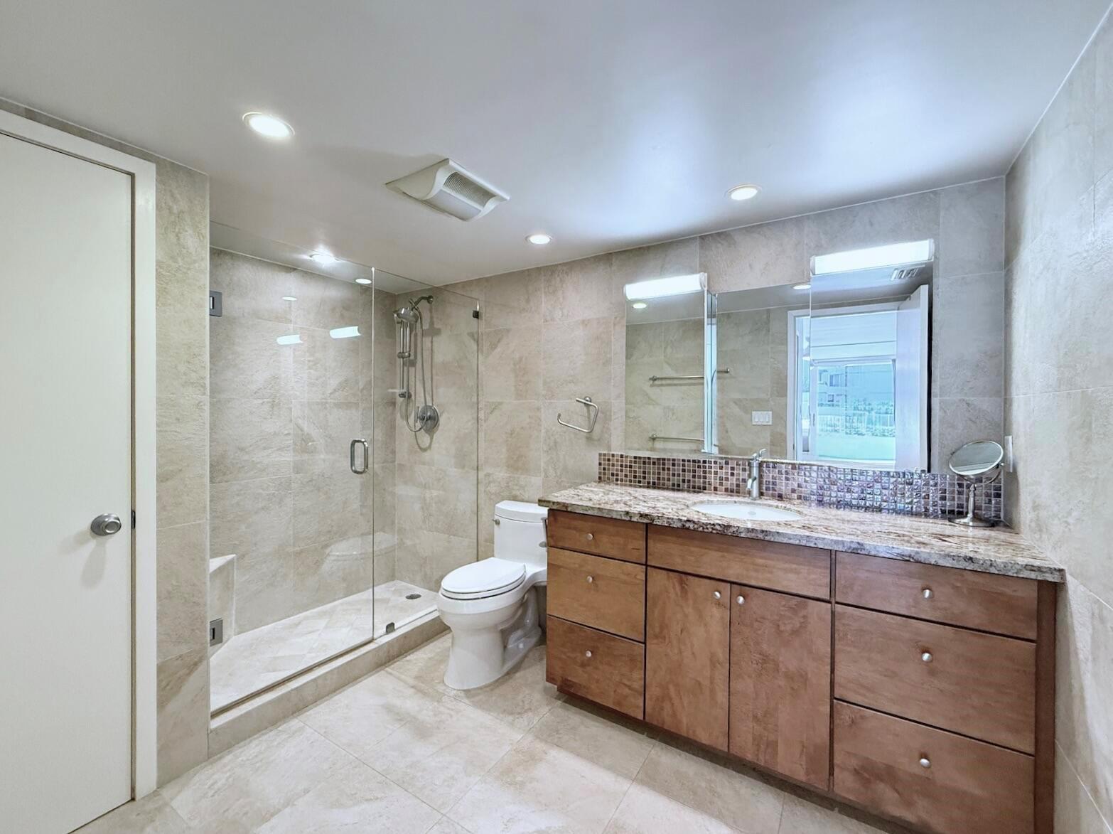 BARCLAY CONDO - Residential