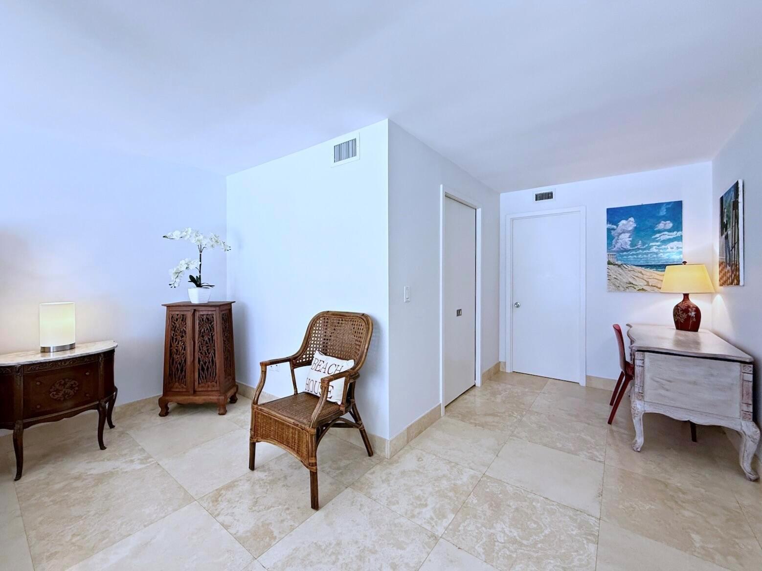 BARCLAY CONDO - Residential