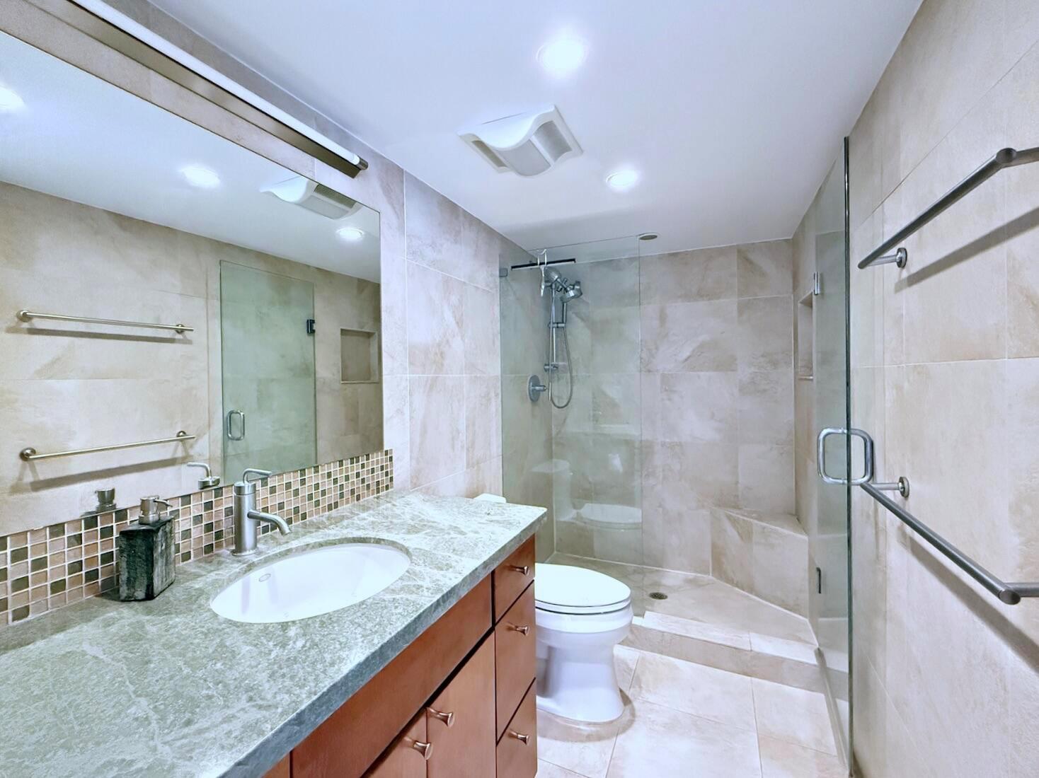 BARCLAY CONDO - Residential
