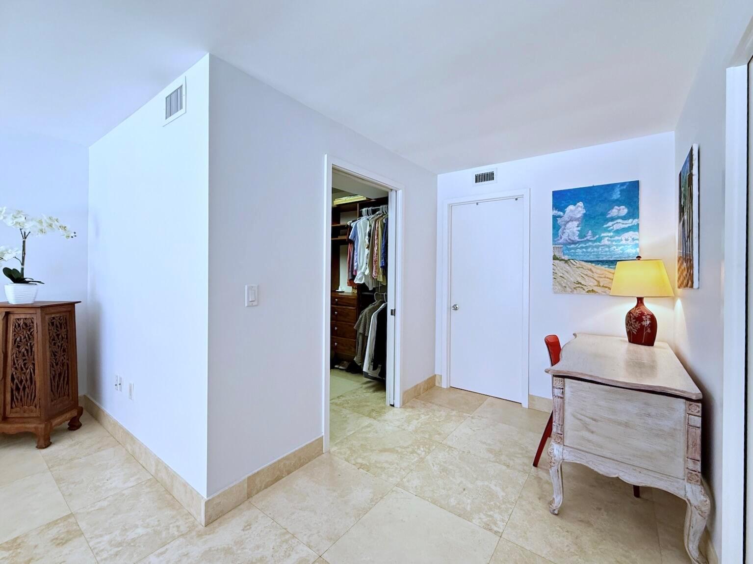 BARCLAY CONDO - Residential